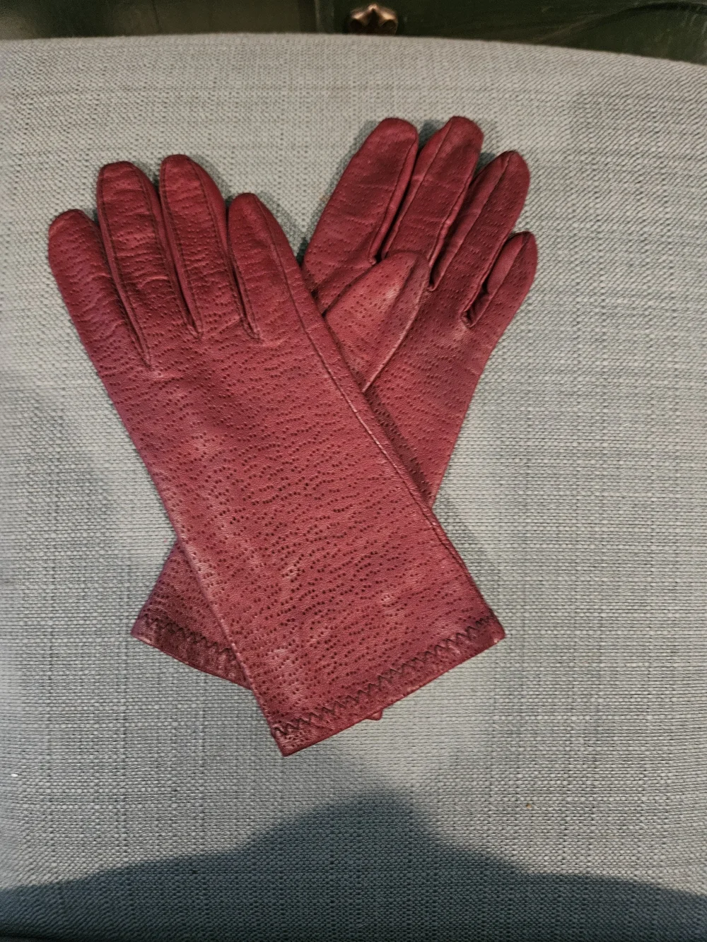 Vintage Leather Gloves - Picture 4 of 8